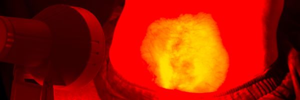 Iemand die gebruik maakt van infrarood waardoor hij zijn lichaam beter daar doorbloeden